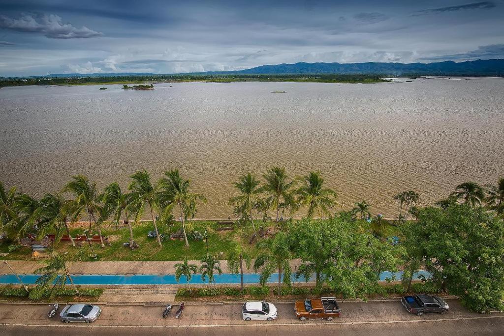 Phuglong Hotel Phayao Exterior foto